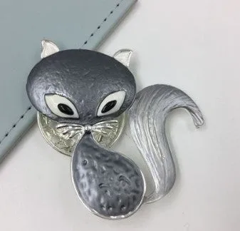 Magnetic cat brooch