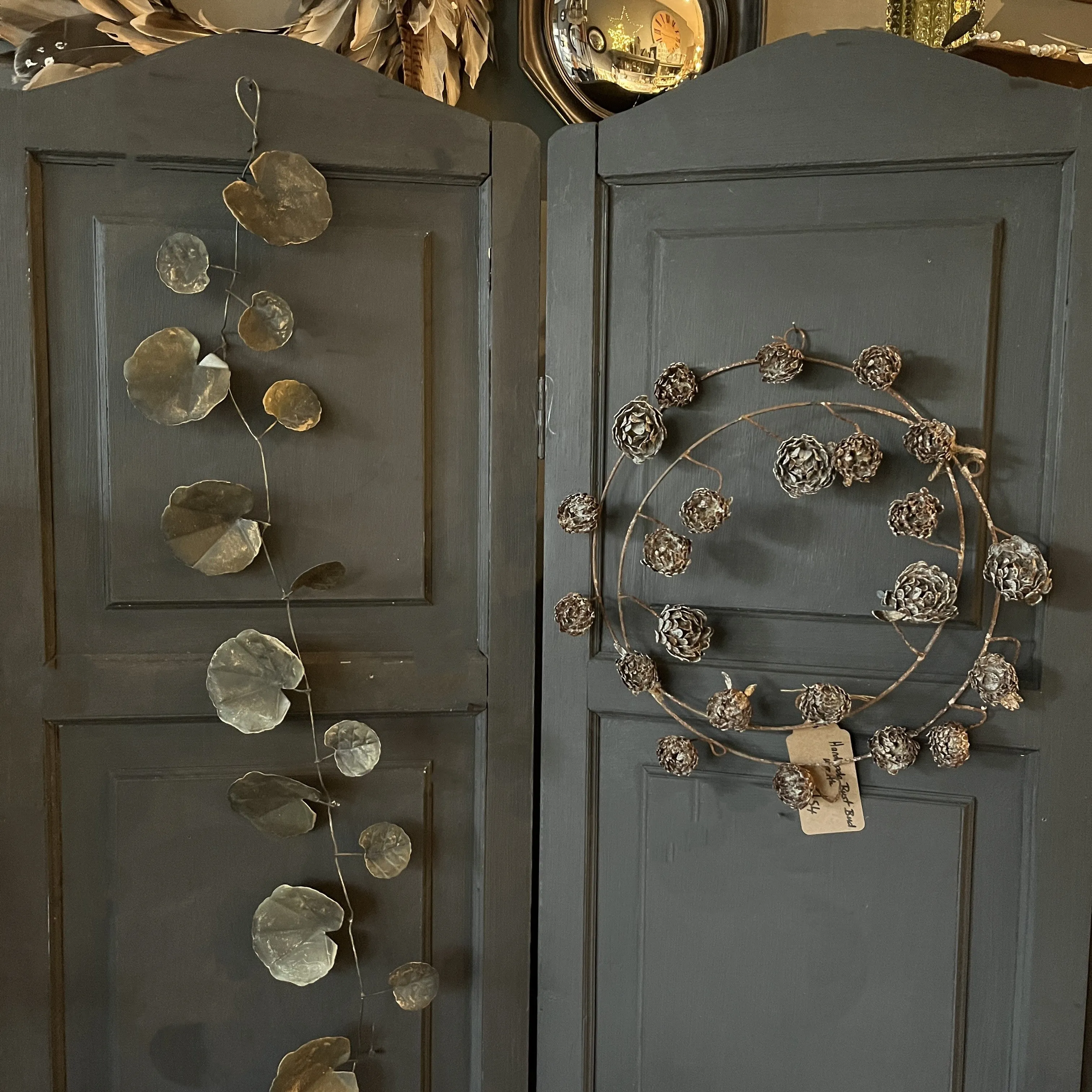 Metal Round Leaves Garland