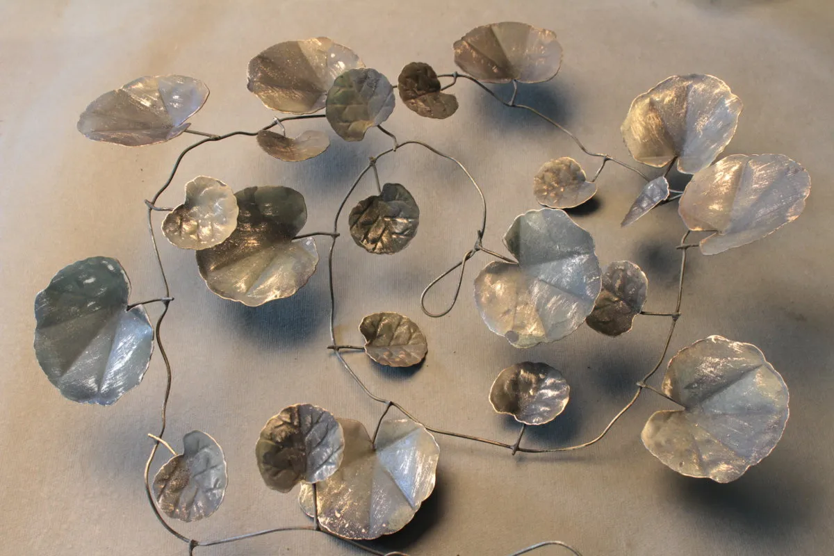 Metal Round Leaves Garland