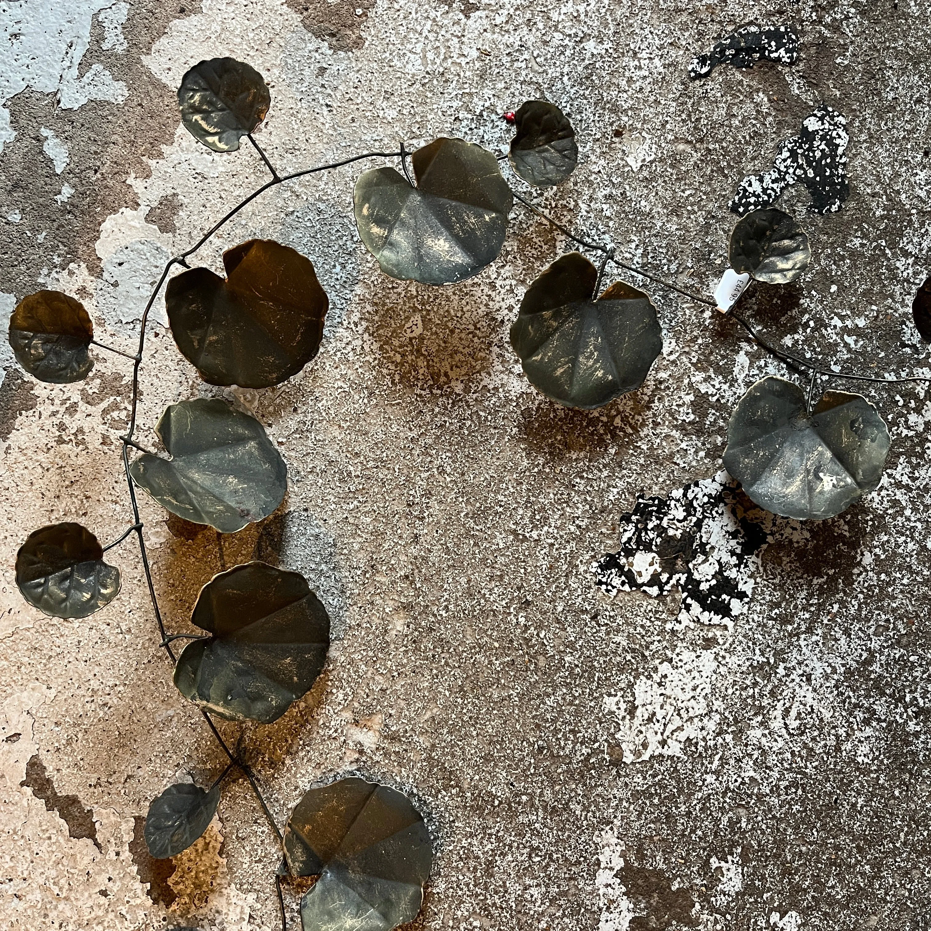 Metal Round Leaves Garland